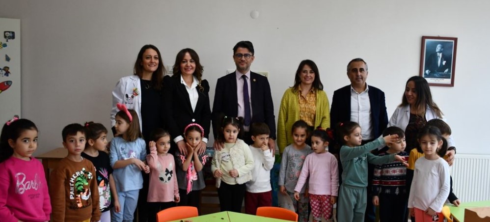 ÇOCUKLAR EVİ KREŞ VE ANAOKULU'NDA STEM ETKİNLİĞİYLE DEPREME DAYANIKLILIK DENEYİMİ GERÇEKLEŞTİRİLDİ