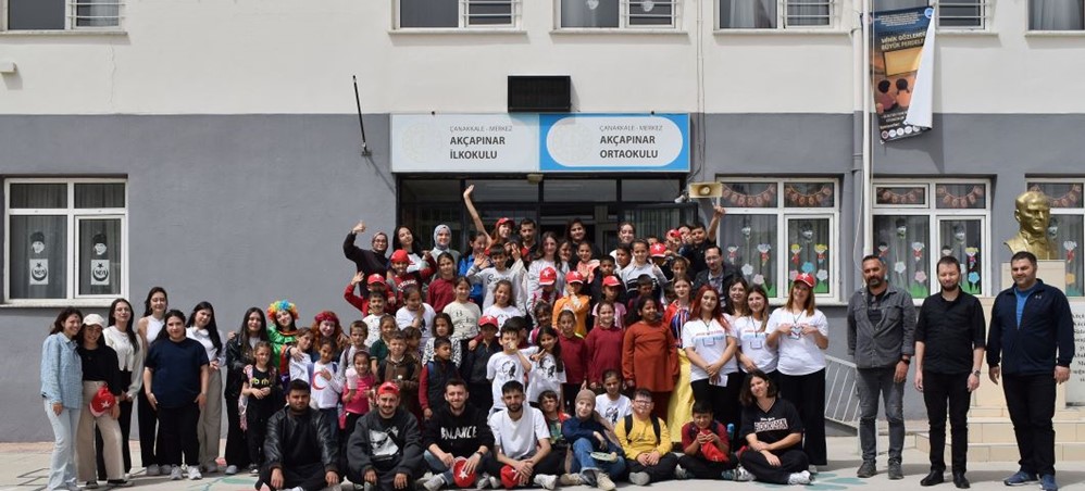 AKÇAPINAR’DAKİ ÇOCUKLAR SİNEMAYLA BULUŞTU