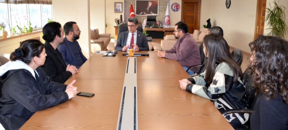 REKTÖR ERENOĞLU İRANLI ÖĞRENCİLERLE BİR ARAYA GELDİ
